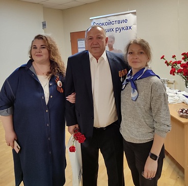 Екатеринбургский филиал «СОГАЗ-Мед» совместно с ЦГКБ №3 поздравил героев, новости, пресс-релизы, статьи, «СОГАЗ-Мед», омс